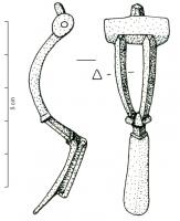 FIB-4515 - Fibule Böhme 26bbronzeTPQ : 175 - TAQ : 225Arc bifide, ressort à corde interne partiellement protégé par la tête enveloppante, petit bouton axial; pied en feuille, séparé de l'arc par une ou deux moulures, porte-ardillon en étui.