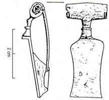 FIB-4748 - Fibule Feugère 18a3bronzeTPQ : 1 - TAQ : 70Fibule à couvre-ressort cylindrique, arc trapu en forme de lion très stylisé; pied constitué d'une plaque à bords sinusoïdes (en forme de cloche)