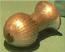 GOB-1001 - GobeletargentGobelet à col cylindrique et lèvre évasée; la panse ovoïde est godronnée; pied rapporté.