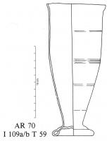 GOB-4060 - Gobelet AR 70verreTPQ : 300 - TAQ : 500Gobelet tronconique haut, posé sur un fond annulaire en bourrelet replié ; la panse d'abord tronconique, puis cylindrique dans sa partie haute, est ornée de groupes de filets meulés parallèles sur toute la hauteur.