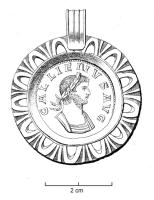 MEM-4003 - Médaillon monétaire
or
Médaillon monétaire avec une bordure circulaire simplement ornée d'encoches obliques; anneau de suspension rapporté en ruban.