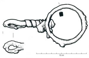 MRS-4015 - Mors brisé à anneaux latérauxferSimple mors brisé, constitué de deux anneaux reliés par un une embouchure brisé, formée de deux canons articulés à mi-longueur. 