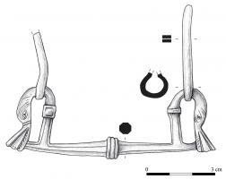 PGM-4021 - Poignée à têtes d'anatidésbronzePoignée de meuble, en bronze, équipée à l'origine de deux crampons de fixation; la poignée rectiligne, à tige facettée interrompue par une moulure, forme à ses extrémités des angles vifs, avec deux têtes d'anatidés qui rejoignent le jonc principal pour former une sorte de boucle.