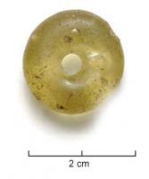 PRL-3507 - Perle annulaire massive : unie - gr. Haev. 21verrePerle annulaire masssive (D. perforation < D. section) en verre jaune clair translucide, sans décor.
