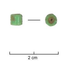 PRL-4182 - Perle tubulaire : verre opaque vertverrePerle d'une longueur égale ou supérieure à son diamètre : perle annulaire, cylindrique ou tubulaire, probablement découpée dans un cylindre, bords adoucis au feu ; teinte vert opaque, aspect lisse.