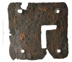 PSE-4014 - Plaque de serrure
fer
Plaque de serrure rectangulaire en tôle, avec entrée en L et perforations dans les angles pour la fixation sur la porte ou le couvercle. Présence possible d'une deuxième perforation rectanfulaire destinée à recevoir l'auberon.