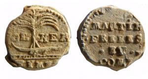 SCL-9069 - Plomb de fabrique : Nîmes, Martin Frères et Comp.plombSceau à double face : d'un côté, armes de la ville de Nîmes (crocodile enchaîné à un palmier), de part et d'autre COL / NEM et dessous, NÎMES ; de l'autre, inscription centrée, dans un cercle de grènetis : MARTIN  / FRERES / .ET. / COMP[agnie].