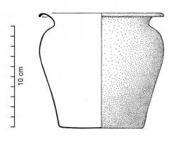SIT-3034 - Situle stamnoïde Eggers 18-19bronzeSitule martelée, à base rétrécie, sommet de la panse renflé avant un col étranglé, bord déversé à lèvre épaissie légèrement retombante; fond plat; anses de type inconnu.