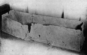 SPH-4001 - SarcophageplombCuve de sarcophage en tôle épaisse, assemblée, angles soudés. Couvercle également en plomb, à bords rabattus sur la caisse.