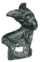 STE-4047 - Statuette zoomorphe : chèvre ou boucbronzeFigurine de chèvre ou de bouc, de petite taille, en ronde-bosse, les pattes souvent reliées par une plaque.