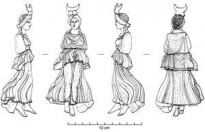 STE-4136 - Statuette : Luna
bronze
Vêtue d'un himation serré à la taille et formant un rabat sur le bassin, la déesse semble avancée, son vêtement gonflé par le mouvement; elle est coiffée d'un croissant.