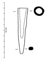 TLL-2001 - Talon de lance coniqueferTalon de lance, conique, de longueur variable, régulièrement percé d'un, parfois de deux trous de fixation sur la hampe de bois.