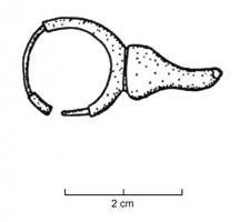 AML-3005 - Amulette à cornebronzeAmulette en forme d'anneau d'où émerge une 