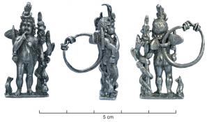 AML-4007 - Amulette : HarpocrateargentLe dieu, nu, en appui sur la jambe droite, porte le doigt de la main droite à sa bouche. Gros anneau au revers.