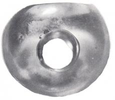 BAG-4328 - Baguecristal de rocheBague massive, de profil elliptique et légèrement aplatie au sommet.