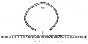 BRC-1005 - Bracelet ouvert de type VénatbronzeBracelet ouvert, à tige mince de section plano-convexe à lenticulaire ; extrémités marquées par deux (ou rarement trois) cannelures transversales ; décor en panneaux contenant des triangles hachurés, des incisions obliques, transversales, etc... Portés en série, ces bracelets montrent souvent une usure latérale.