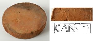 BRQ-4013 - Brique rondeterre cuiteBrique circulaire, épaisse, sans aménagement particulier.