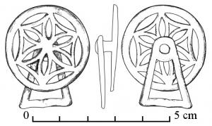 BTA-4031 - Button-and-loop fastenersbronzeBouton composite, à cadre trapézoïdal ajouré, rapporté sous un bouton lui-même orné d'ajours géométriques.
