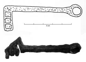 CLE-4084 - Clé à translationferClé à tige simple, terminée par un anneau, l'extrémité distale se projette latéralement avec des dents perpendiculaires dont l'une peut émerger de la tige.