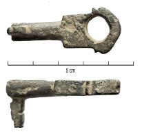 CLE-4192 - Clé à rotationbronzeClé coulée au manche à tête arrondie et la base soulignée de bourrelets. La tige est de section quadrangulaire, le canon est cylindrique et creux et le panneton à une dent se prolonge d'un côté.