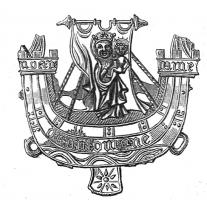 ESP-7083 - Enseigne de pèlerinage : ND de BoulogneplombVaisseau voguant à gauche, garni de haubans et d'une grande voile carrée; au centre de la voile, la Vierge Marie couronnée et nimbée, tenant l'Enfant Jésus sur son bras gauche; à divers emplacements sur le bateau, inscription NOSTRE / DAME / BOULOINGNE.
