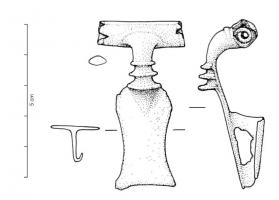 FIB-4067 - Fibule Feugère 18a3bronzeTPQ : 20 - TAQ : 70Type à couvre-ressort cylindrique, arc trapu orné de moulures transversales, pied constitué d'une plaque à bords sinusoïdes (en forme de cloche).