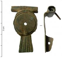FIB-4089 - Fibule à queue de paon sans arc (F.20a2)bronzeTPQ : 30 - TAQ : 70Fibule à queue de paon de petite taille, dont le couvre-ressort cylindrique se rattache directement à un disque, prolongé par un pied légèrement trapézoÏdal (
