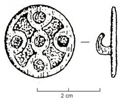 FIB-6022 - Fibule circulaire émaillée, Kreuzemailfibel type 3bronzeFibule circulaire à décor émaillé inscrit dans un cercle, subdivisé à l'aide de cloisons posées sur le verre encore malléable. Le motif forme une croix de malte aux extrémités légèrement évasées, les écoinçons étant réduits à des remplissages de forme soit semi-circulaire, soit légèrement effilée, avec une croix au centre; au revers, système d'articulation et porte-ardillon rapportés par brasure.