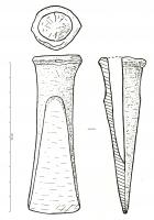 HCH-1118 - Hache à douille et lame en méplatbronzeTPQ : -1250 - TAQ : -750Hache à douille, sans anneau; douille circulaire présentant un seul bourrelet sommital; lame en pan oblique.