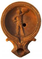 LMP-4298 - Lampe Loeschcke I : Gladiateurterre cuiteLampe ronde à large bec en enclume à volutes. Médaillon décoré d'un gladiateur saluant le public, glaive contre la poitrine et bouclier levé.