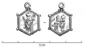 MER-7001 - Médaille religieuse : saint Côme et saint Damien ?plombMédaillon hexagonal, bordé d'un cordon avec des globules aux angles ; anneau de suspension au sommet ; sur une face, évêque tenant sa crosse à gauche et tenant dans la main droite un bâton, qui forme une crochet en bas ; au revers, deux personnages assez jeunes.