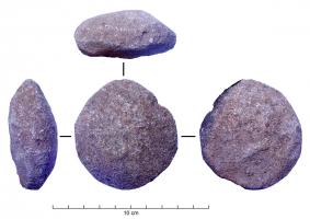 OLI-4002 - Abrasifs spécialiséspierreOutil lithique passif destiné à ébarber et polir certains objets.
Mise en forme travaillée, l'outil possède une forme spécifique dédié au travail d'un objet particulier.
