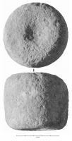 PDS-4478 - Poids sphérique (section) : 2 libraepierrePoids en forme de section de sphère avec deux faces planes, parallèles entre elles ; creusement central sur les deux faces planes.