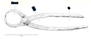 PIN-4002 - Pince de forgeronferPince à mors courbes et extrémités affinées en tenaille. Les branches sont relativement massives et droites. 
L'extrémité d'une des deux branches peut être repliée.
