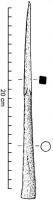 PTL-4004 - Pointe de lanceferArmature à longue douille tronconique et pointe de section carrée, très effilée. Certains exemplaires peuvent présenter un décor incisé au passage entre la pointe et la douille