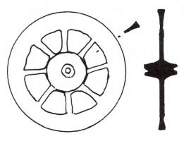 RUL-4009 - Rouelle : Type B1bbronzeRouelle en bronze dont le diamètre est supérieur à 40mm. Elle est formée de 8 ou 10 rayons. Le moyeu est prééminent et est légèrement évidé de chaque côté. La jante est plate, mais présente une légère surépaisseur périphérique.
