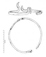 SEA-4002 - Cerclage de seauferCerclage supérieur d'un récipient en bois, constitué d'une barre de fer de section quadrangulaire avec deux replis en cercles outrepassés pour la fixation de l'anse.