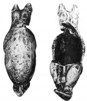 STE-4119 - Statuette zoomorphe : canidéterre cuiteFigurine en terre blanche, représentant un chien de garde assis, oreilles dressées; le cou est orné d'un collier.