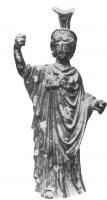 STE-4393 - Statuette : Athéna - Minerve à la chlamyde en pointebronzeLa déesse porte un casque à haut cimier ainsi qu'une tunique recouverte d'un manteau. Ce manteau est disposé de façon à former une longue pointe tombant presque jusqu'aux pieds de la déesse. Le bras droite est levé haut et la main tenait probablement une hampe. Par-dessus le manteau se trouve parfois l'égide.