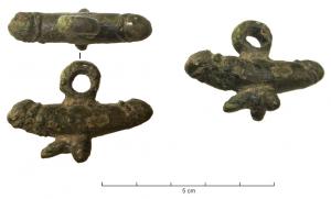 AMP-4033 - Amulette phalliquebronzeAmulette composée d'un double phallus, suspendu au centre par un anneau coulé; en-dessous, autre phallus.
