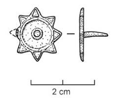 APH-4106 - Applique de harnais émailléebronzeApplique de forme circulaire, à pourtour orné de triangles émaillés en champlevé, de même que le disque central, entouré d'une couronne; au revers, unique pointe de fixation.
