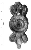 APH-4268 - Applique de harnais émailléebronzeApplique émaillée en forme de disque, accosté de trois pétales allongés de chaque côté ; émaux champlevés ; au revers, deux boutons pour fixation sur cuir.