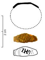 BAG-9083 - Bague IHSbronzeBague en alliage cuivreux, le chaton ovale obtenu par un simple écrasement de matière ; inscription IHS (Iesus Hominum Salvator) estampée, lettres en relief ; deux légers bourrelets de part et d’autre du chaton ; jonc fin.