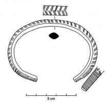 BRC-1055 - Bracelet ouvert à extrémités aminciesbronzeBracelet ouvert à tige massive de section biconvexe; extrémités amincies; décor incisé.