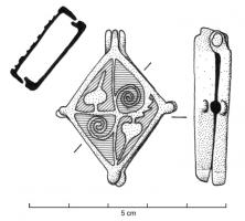BTS-4031 - Boîte à sceau losangiquebronzeBoîte à sceau losangique, couvercle à rebord s'insérant dans une feuillure du fond ; creusé de quatre cantons ornés d'éléments (feuille, crosse spiralée) opposés deux à deux.