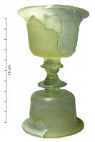 CHL-4004 - ChandelierverreChandelier symétrique en verre naturel, formé de deux cupules hémisphériques à bord déversé, séparées par un étranglement marqué par de fortes moulures.