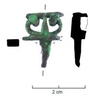 CME-4011 - Manche de clé bimétalliquebronzeManche en bronze à volutes et barres transversales pour tige en fer de section quadrangulaire, brisée à son extrémité.
