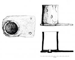 CRA-4005 - Crapaudine à douilleferCylindre creux riveté sur une plaque de fer percée et destinée à être fixée dans de la pierre. 