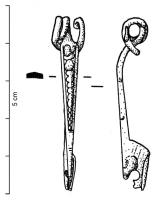 FIB-3920 - Fibule de NauheimbronzeFibule de Nauheim (Ressort à 4 spires et corde interne, arc triangulaire tendu) mais à section triangulaire épaisse. L'arc est orné d'une série de perles médiane, inscrite entre deux incisions. Le porte-ardillon est percé.