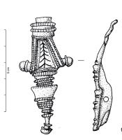 FIB-41901 - Fibule à protubérances latéralesbronzeFibule à arc bipartite à protubérances latérales médianes. Le corps de la fibule est décoré latéralement d'une gorge aux bords incisés et orné au centre d'un motif niellé. Vers la tête, l'arc se termine par des moulurations incisées. Le pied se termine par un bouton orné, et il est orné de plusieurs moulations incisés.